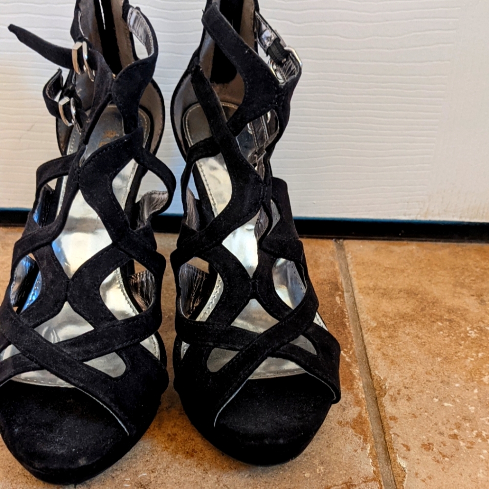 Black open toed Report heels